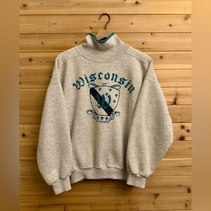 Vintage 90’s 1991 Wisconsin Size XL Crest Turtleneck Pullover Sweatshirt